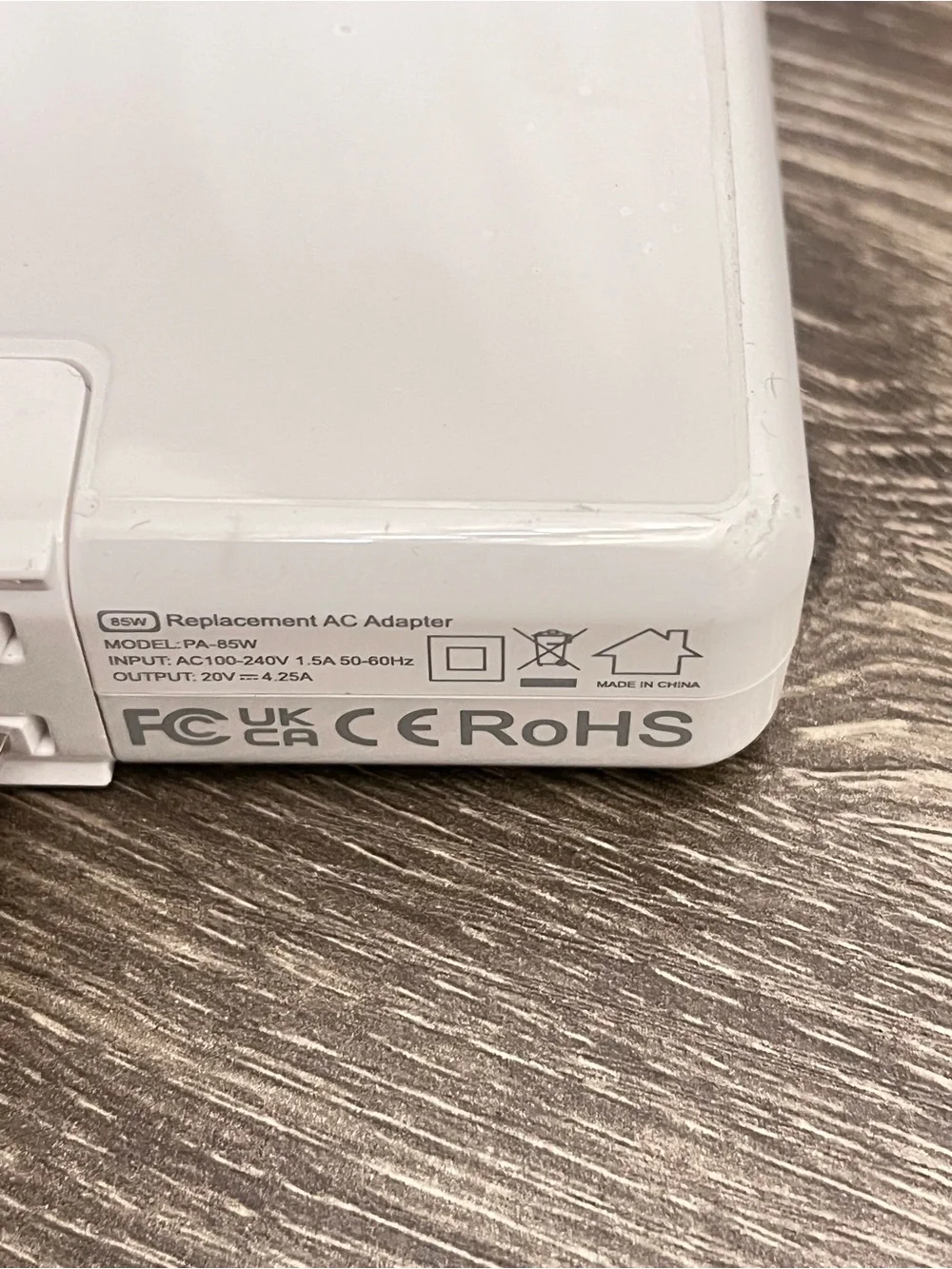 White Tablet Power Adapter Charger with Magnetic Connector
